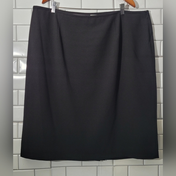 Sag Harbor Ladies Black Straight Pencil Skirt Lined Midi Length Classic Plus Siz - Picture 1 of 2